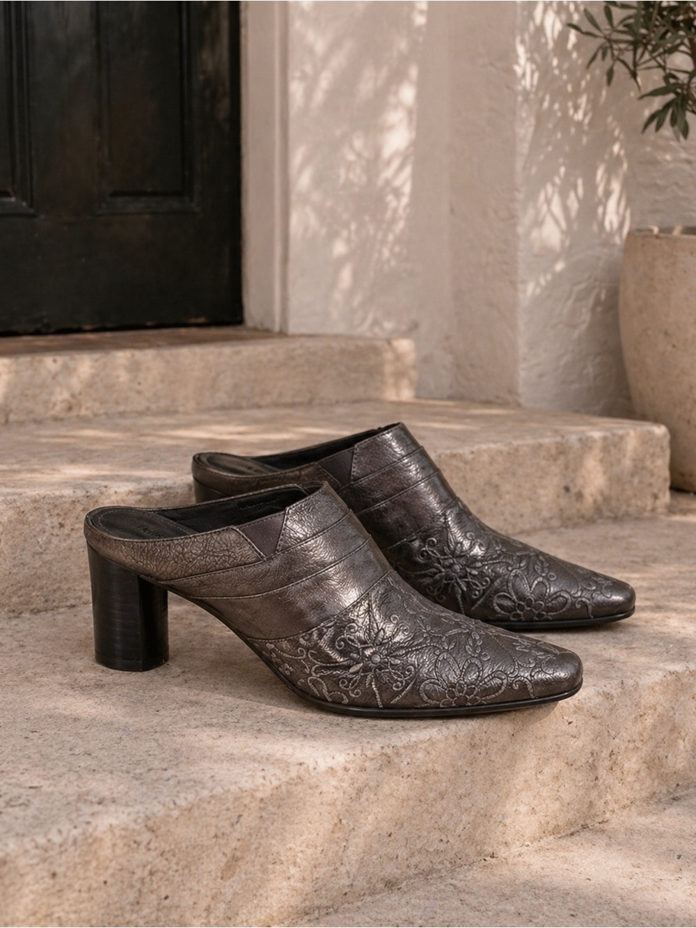 NIB Brighton Tile Pewter Mules